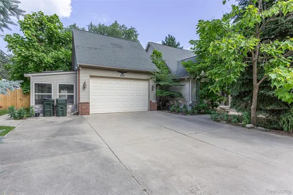$2,500 | 3930 Dunning Road, Rochester, MI 48309