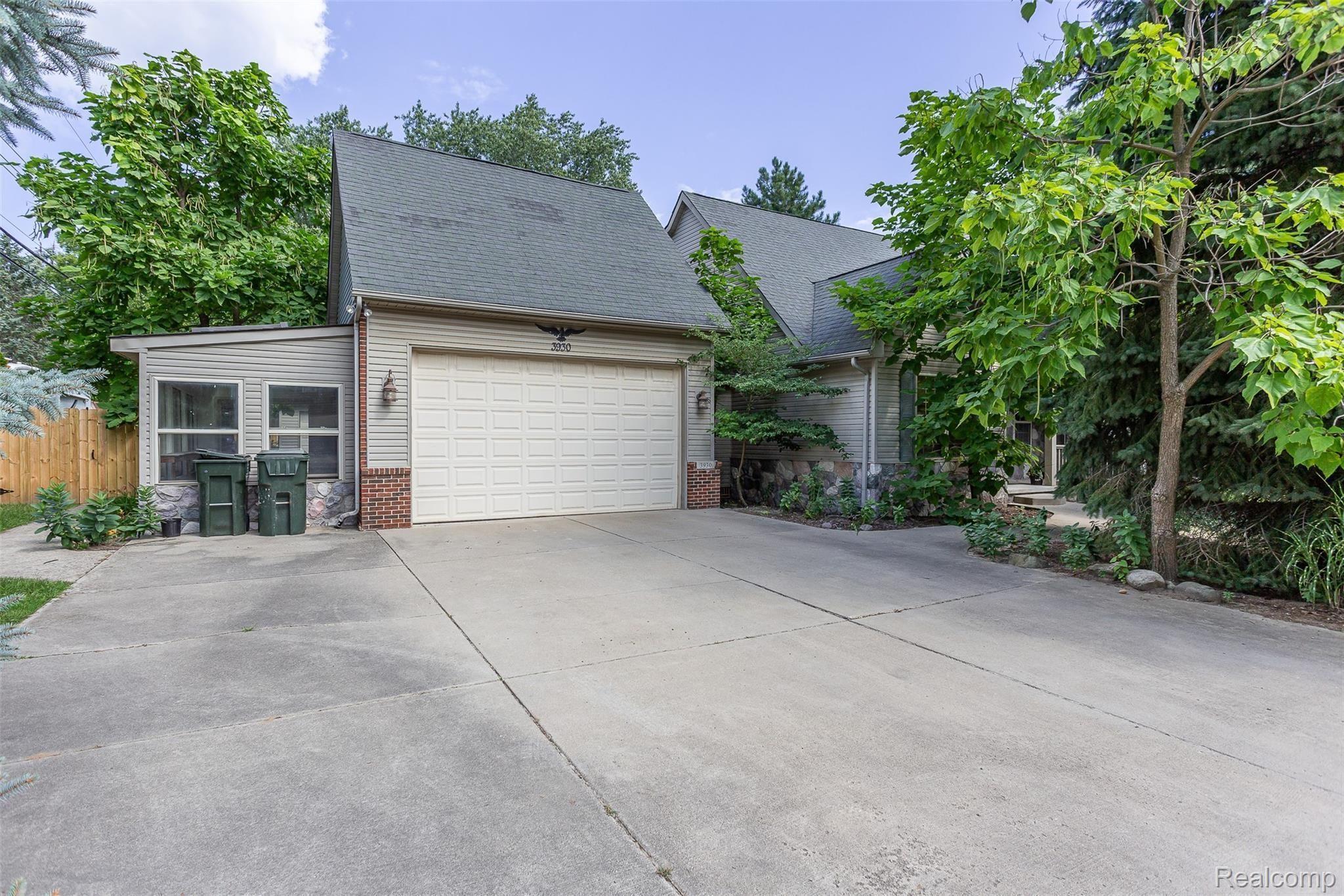 3930 Dunning Road Rochester, MI 48309 - Photo 1 of 49