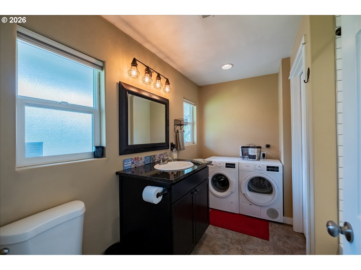 32973 Tennessee Road Southeast Lebanon, OR 97355 - Photo 20 of 36 a bathroom with a sink and a mirror