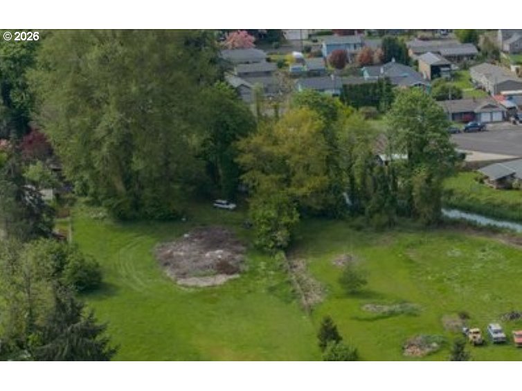 32973 Tennessee Road Southeast Lebanon, OR 97355 - Photo 23 of 36 a view of a green yard