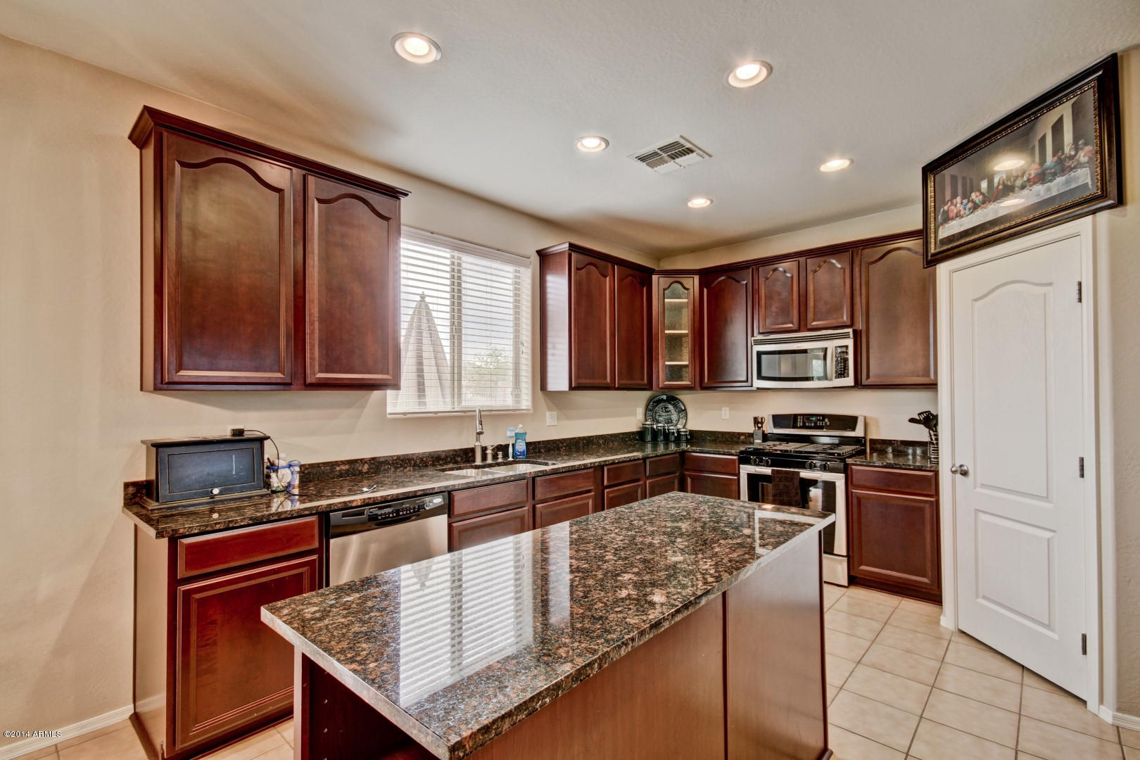 7223 West Carter Road Laveen, AZ 85339 - Photo 17 of 66 BEAUTIFUL WOOD CABINETRY THROUGHOUT HOME