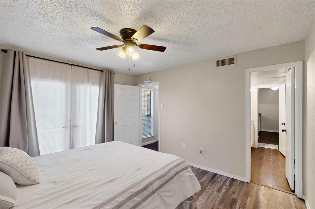 9611 Walnut Street, Unit 1105 Dallas, TX 75081 - Photo 18 of 24 a bedroom with a bed and a window