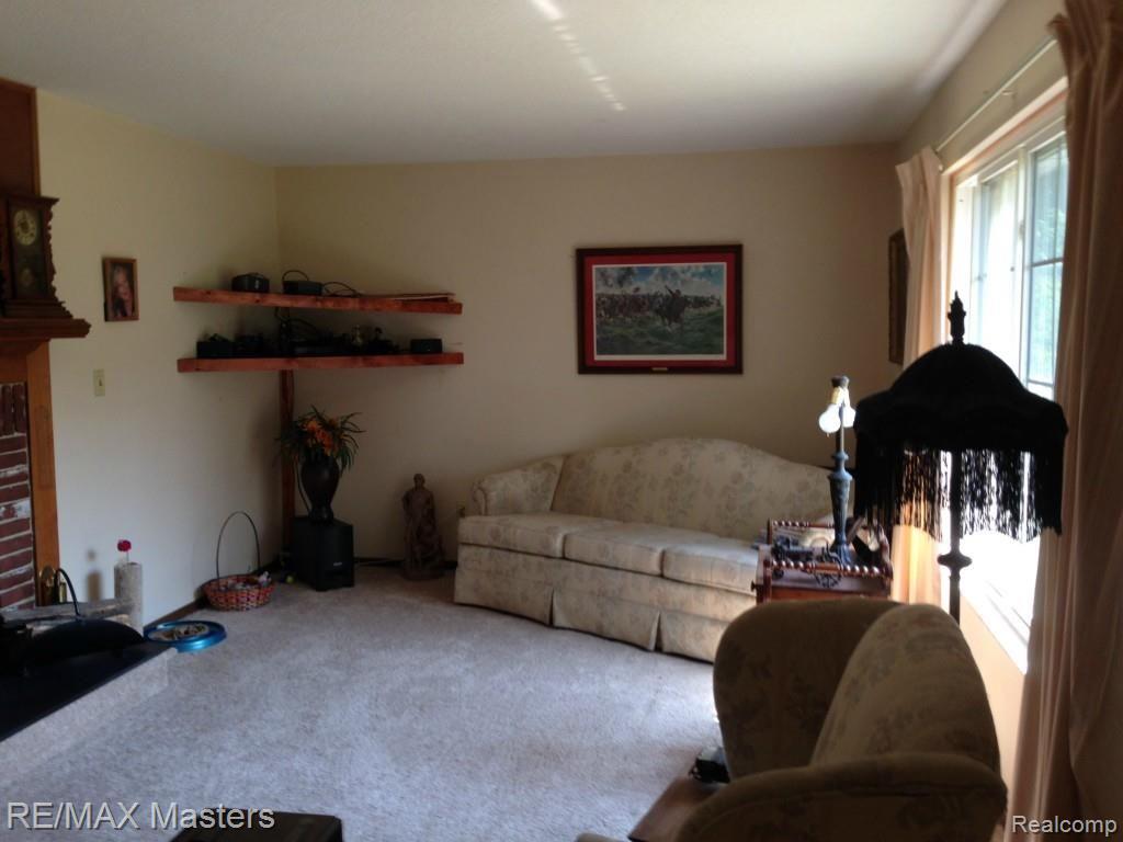 13733 Grafton Road Carleton, MI 48117 - Photo 3 of 10 IMG_0324.jpg