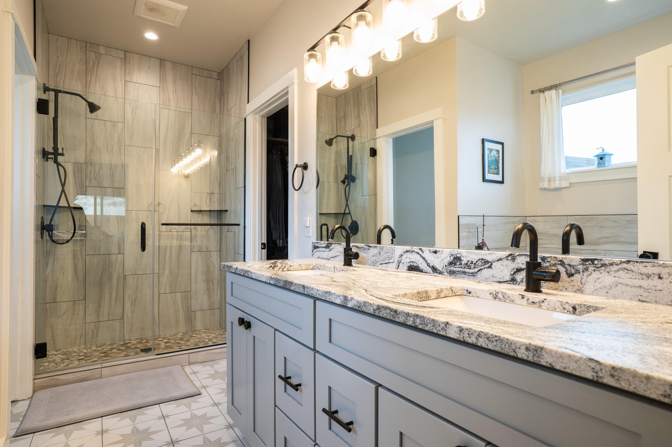 411 Chestnut Loop Bellevue, ID 83313 - Photo 14 of 25 Primary Bathroom 2