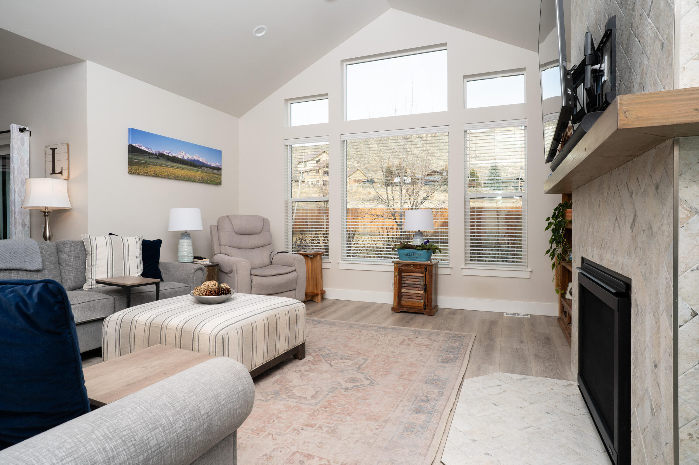 411 Chestnut Loop Bellevue, ID 83313 - Photo 5 of 25 Living Room 1