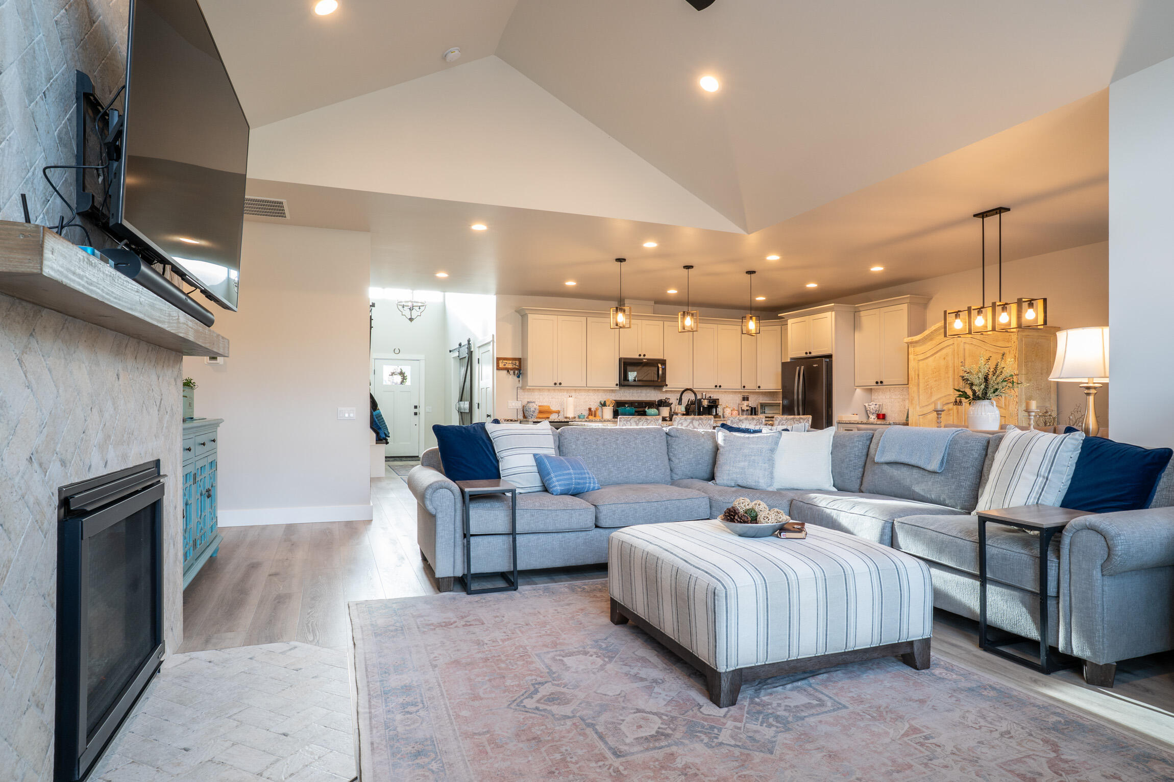 411 Chestnut Loop Bellevue, ID 83313 - Photo 7 of 25 Great Room