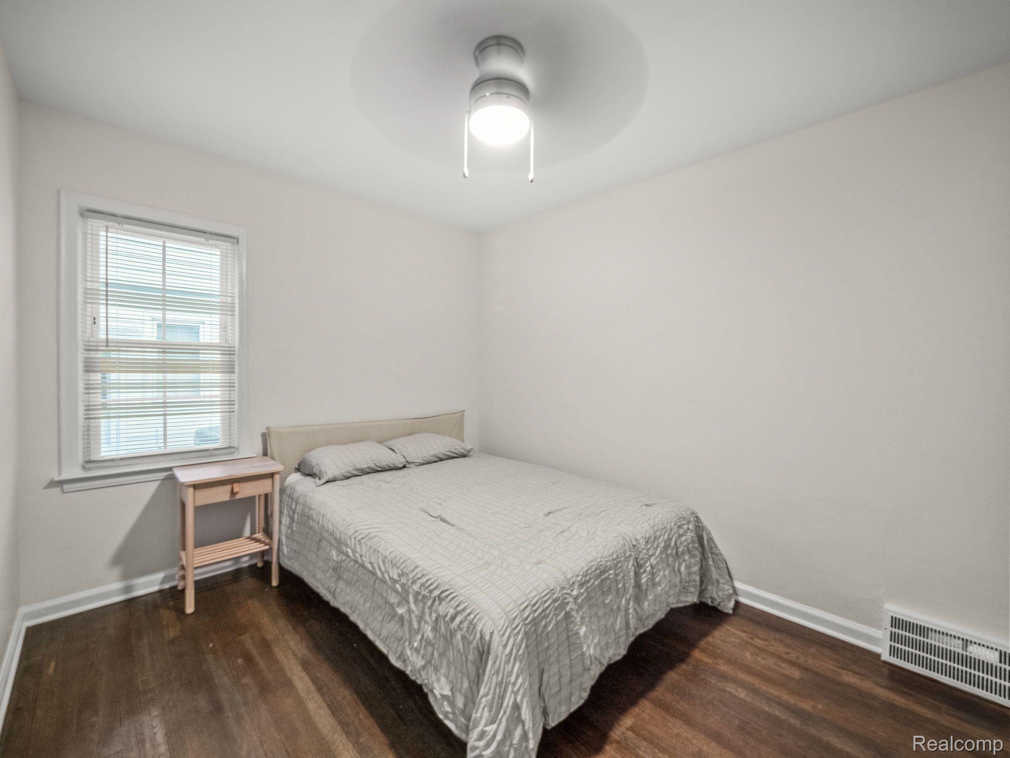 1705 Oxford Road Berkley, MI 48072 - Photo 21 of 27 Gallery Image 21