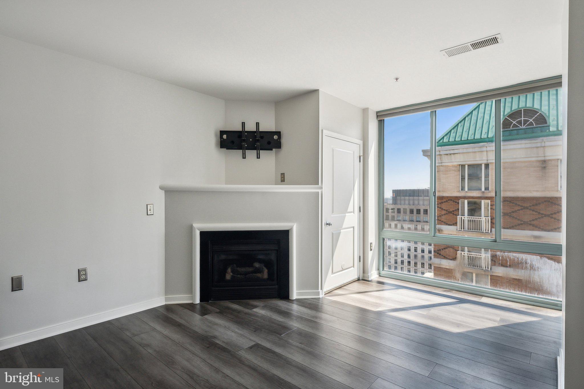 851 North Glebe Road, Unit 2008 Arlington, VA 22203 - Photo 5 of 37 Bright urban retreat with skyline views.