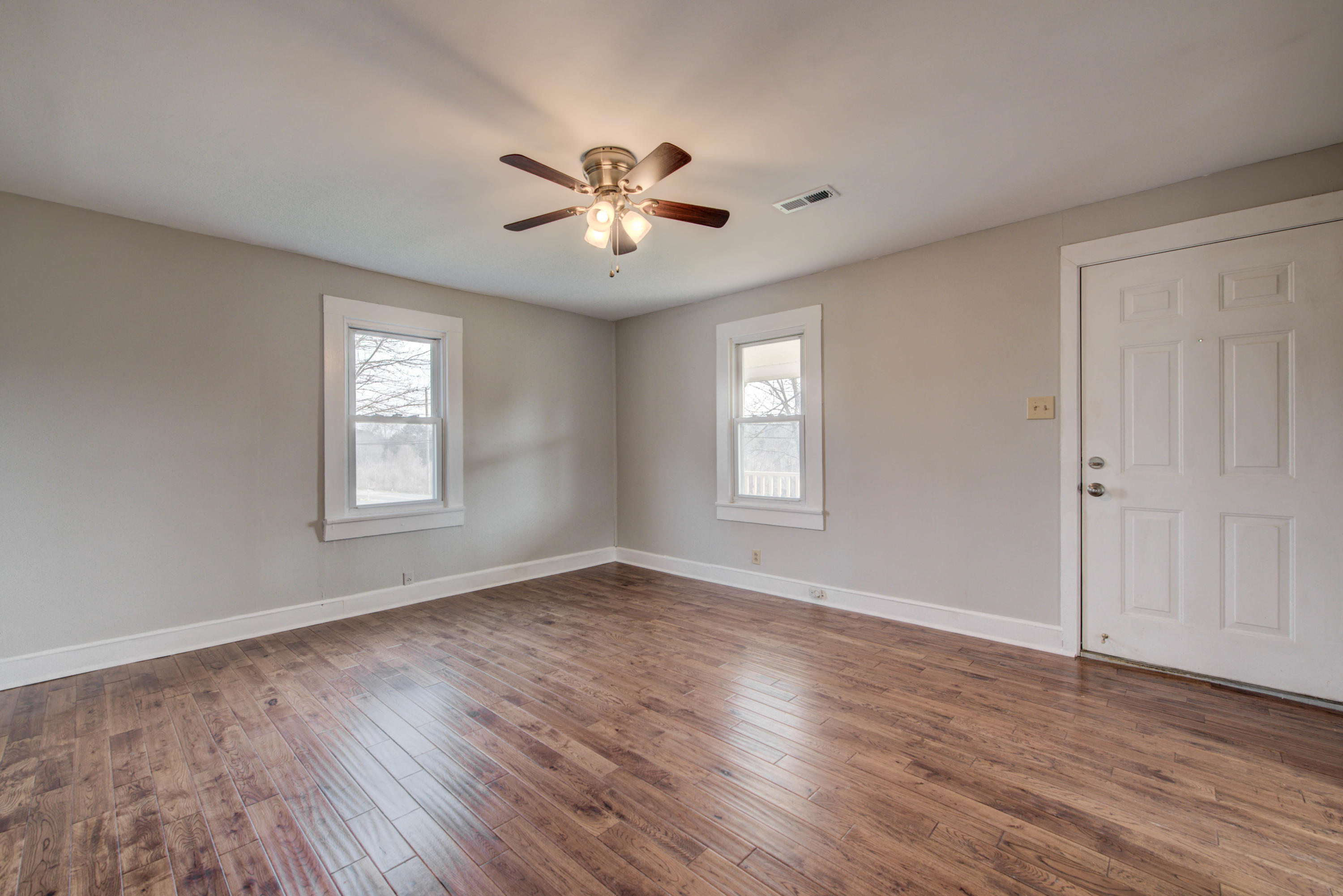7117 Washington Pike Corryton, TN 37721 - Photo 4 of 12 Welcome Home!