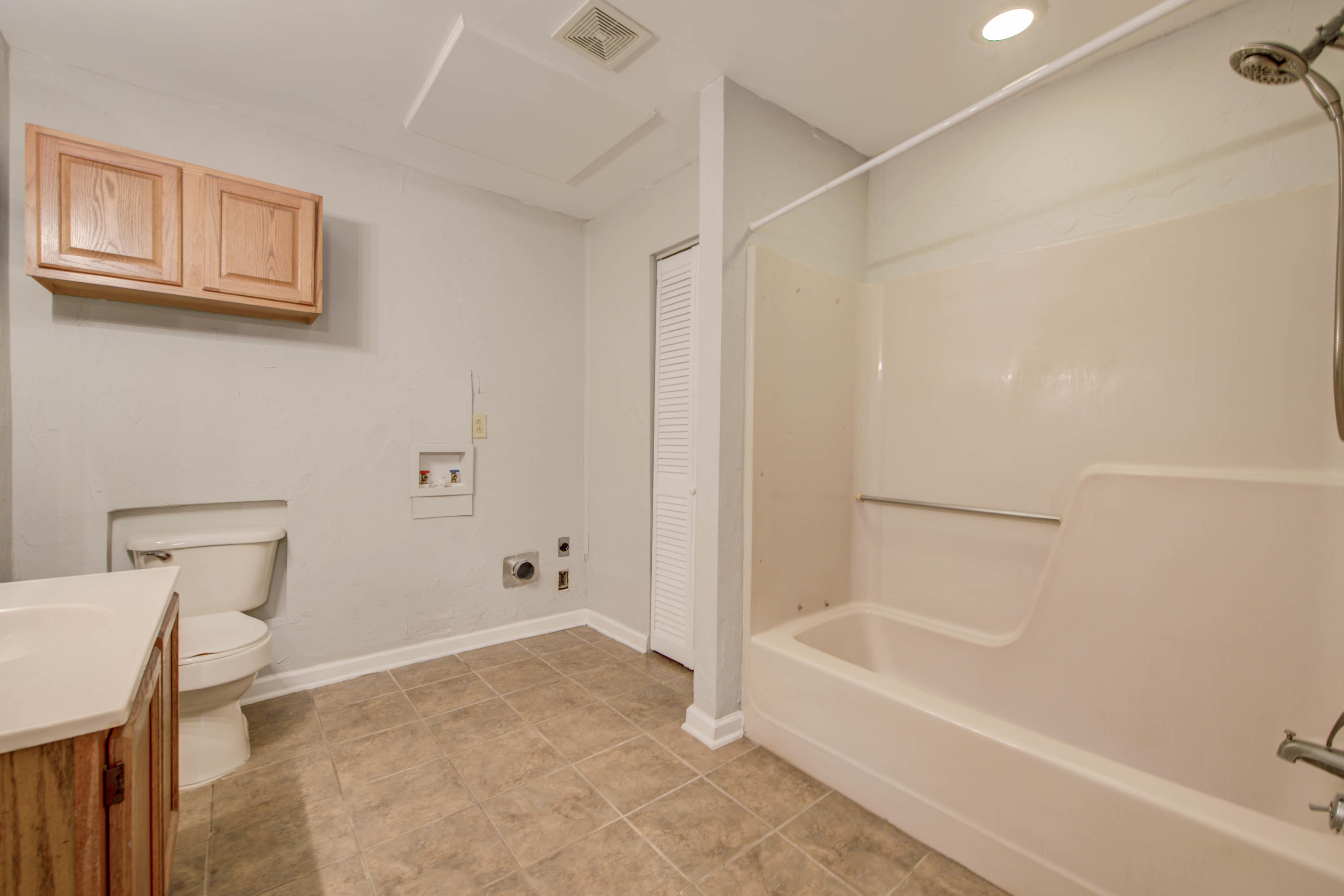 7117 Washington Pike Corryton, TN 37721 - Photo 9 of 12 Bathroom/ Laundry Room