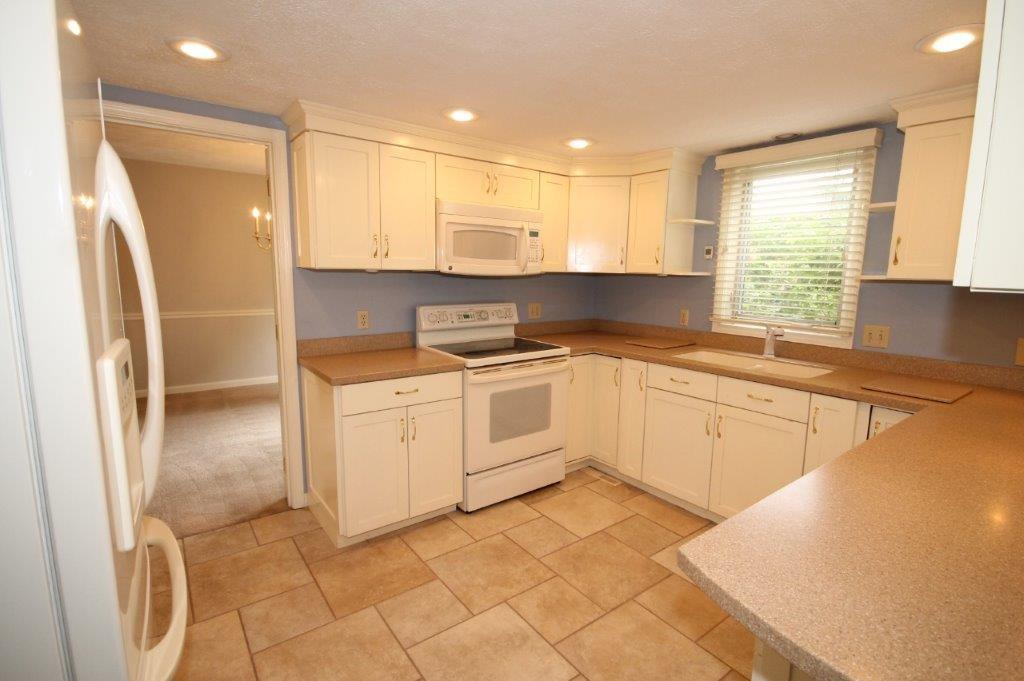 1026 Goldfinch Road Columbus, IN 47203 - Photo 14 of 40 Gallery Image 14