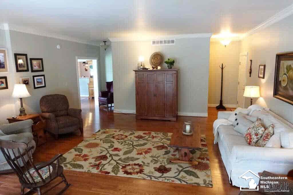 1319 East Hurd Road Monroe, MI 48162 - Photo 5 of 33 21310062-4.JPG