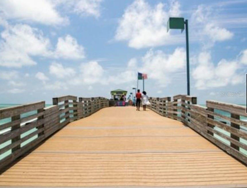 5807 Garfield Road Venice, FL 34293 - Photo 38 of 40 a outdoor view of a building