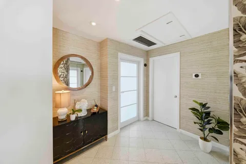 $584,900 | 333 Sunset Drive, Unit 404, Fort Lauderdale, FL 33301