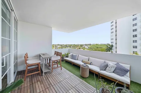 $584,900 | 333 Sunset Drive, Unit 404, Fort Lauderdale, FL 33301
