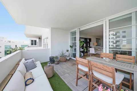$584,900 | 333 Sunset Drive, Unit 404, Fort Lauderdale, FL 33301