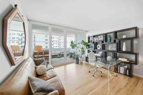 $584,900 | 333 Sunset Drive, Unit 404, Fort Lauderdale, FL 33301