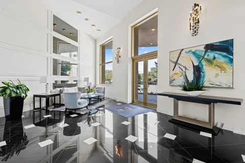 $584,900 | 333 Sunset Drive, Unit 404, Fort Lauderdale, FL 33301