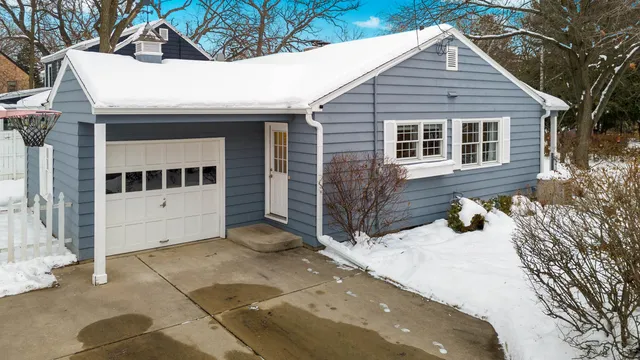 $545,000 | 3930 Nakoma Road, Madison, WI 53711