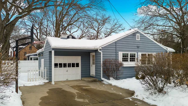 $545,000 | 3930 Nakoma Road, Madison, WI 53711