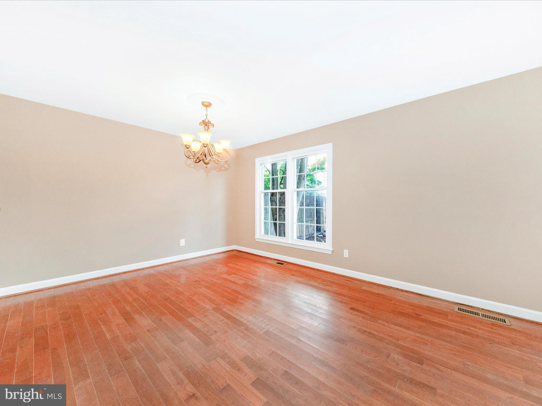 19201 Racine Court Montgomery Village, MD 20886 - Photo 18 of 52 Dining Room