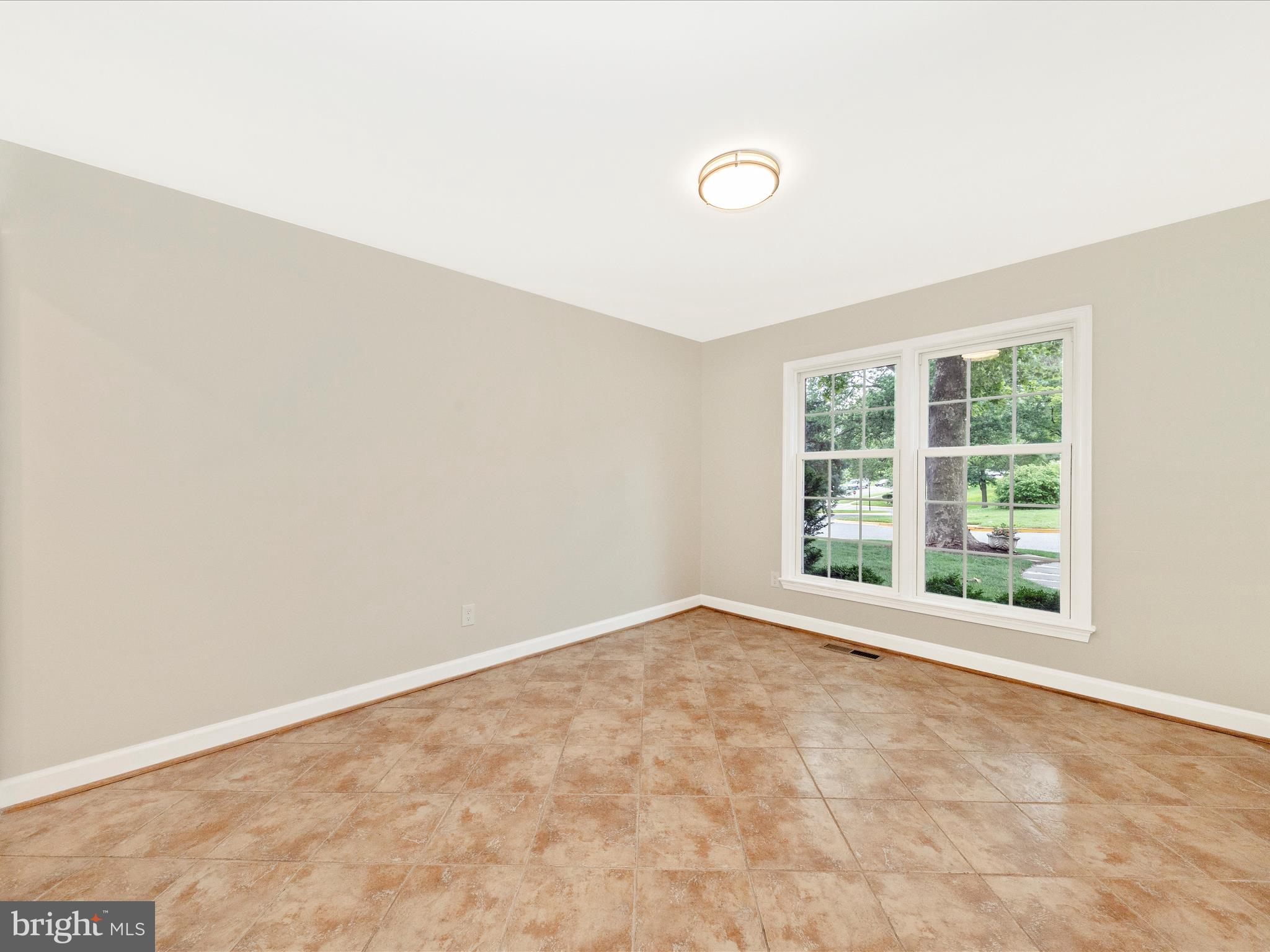 19201 Racine Court Montgomery Village, MD 20886 - Photo 3 of 52 Living Room