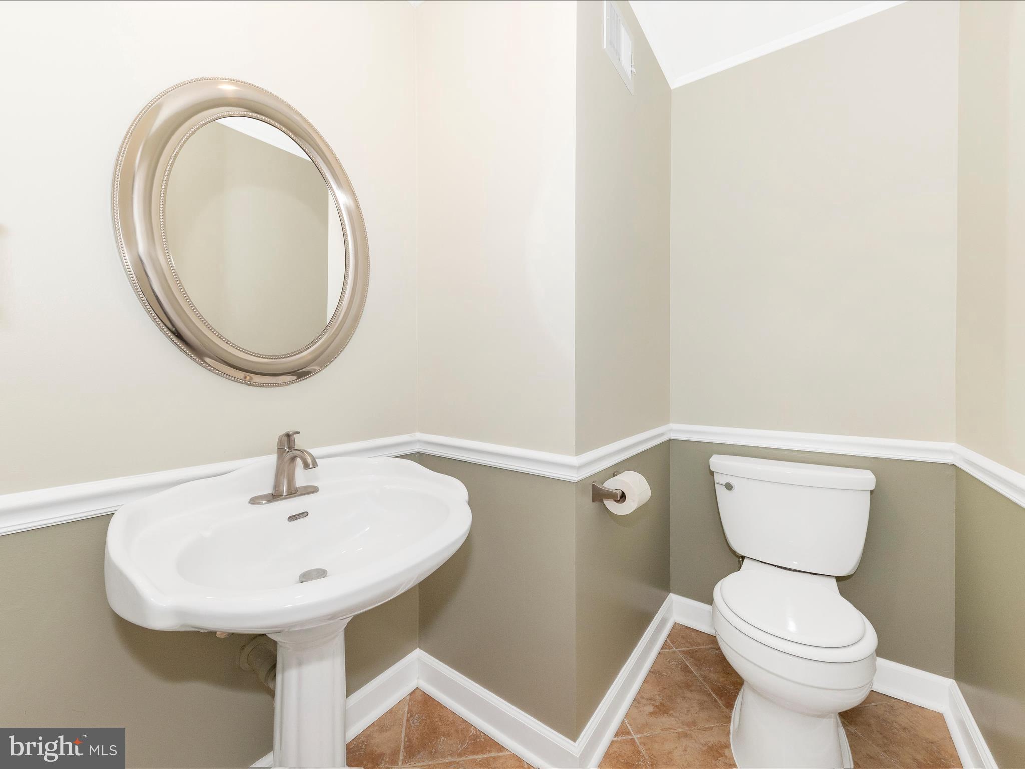 19201 Racine Court Montgomery Village, MD 20886 - Photo 5 of 52 Powder Room