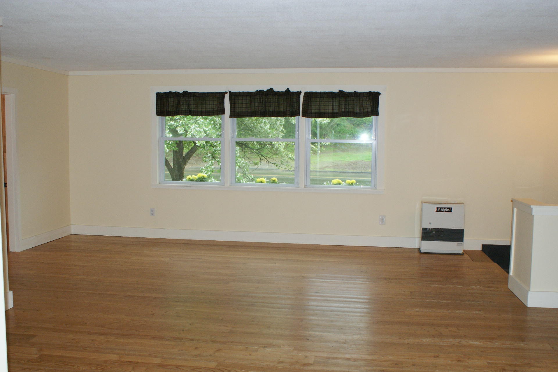 47 Main Street Stratton, ME 04982 - Photo 6 of 30 Living