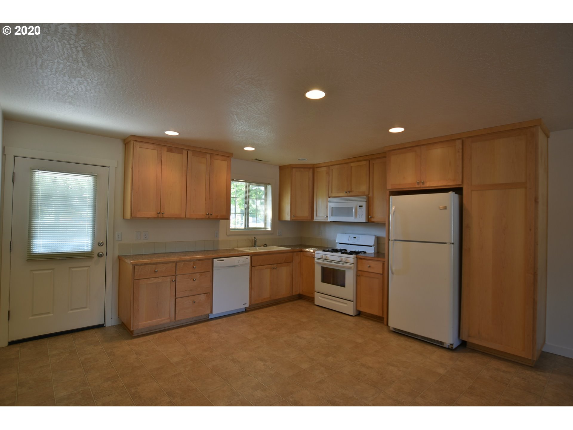 5211 Highbanks Road Springfield, OR 97478 - Photo 5 of 19