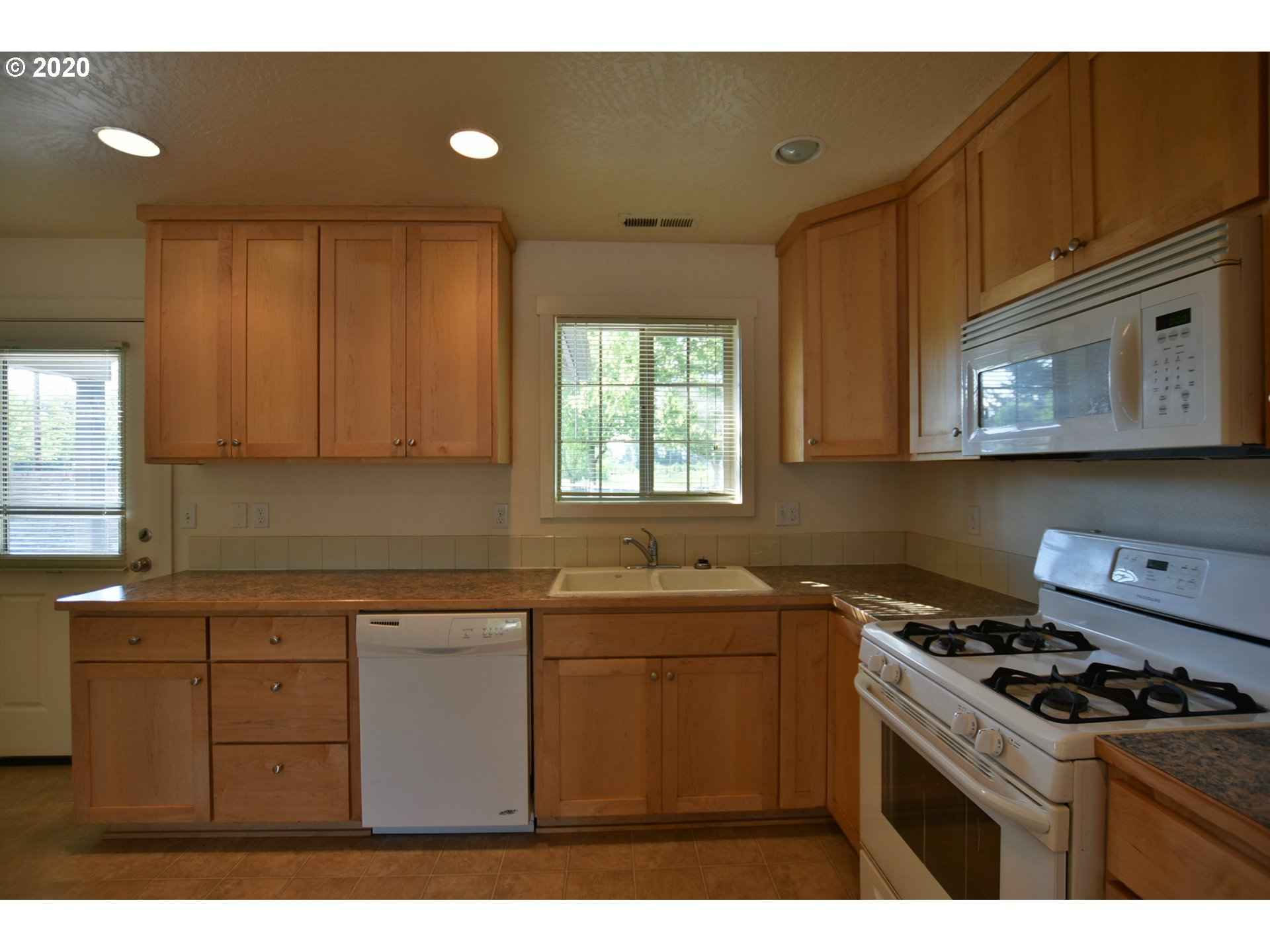 5211 Highbanks Road Springfield, OR 97478 - Photo 7 of 19
