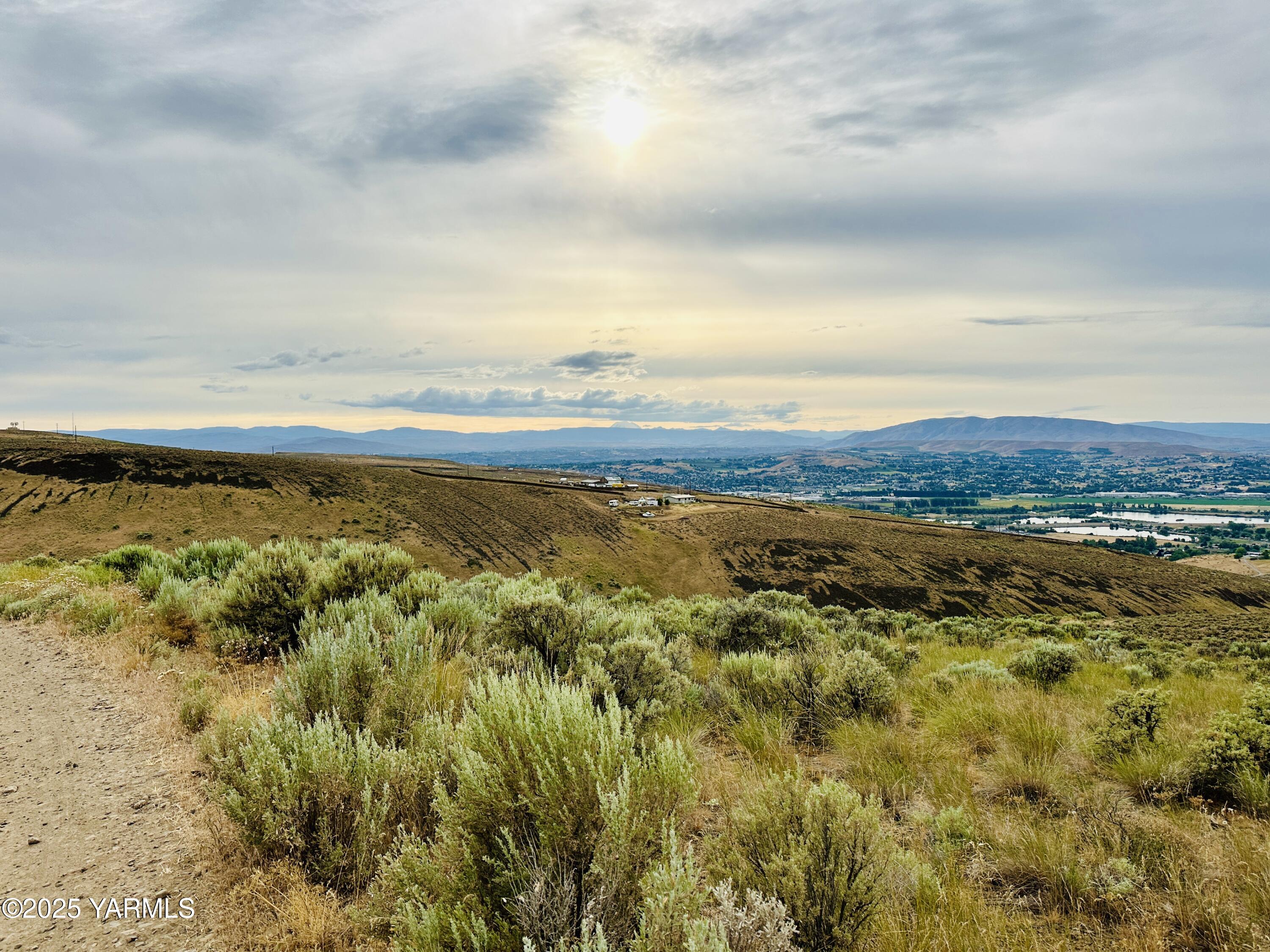 Nka Woodward West Road Yakima, WA 98901 - Photo 4 of 6 IMG_2364