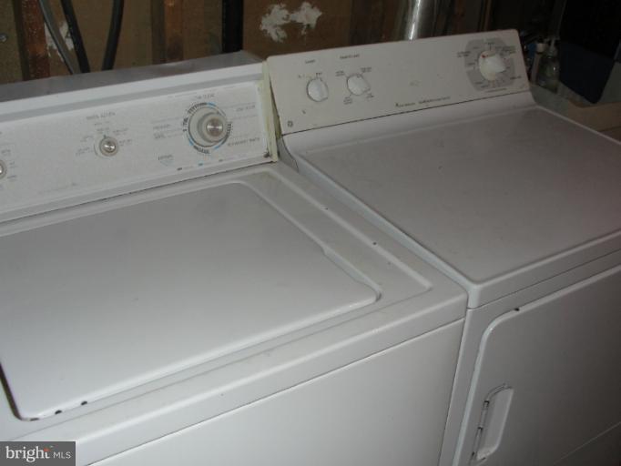 11337 Rambling Road Gaithersburg, MD 20879 - Photo 11 of 16 Laundry room