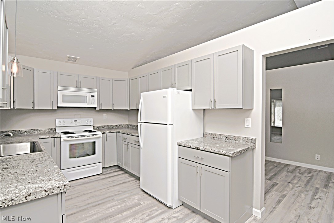 80 Trunko Road Akron, OH 44333 - Photo 6 of 21 Access to Dining Room