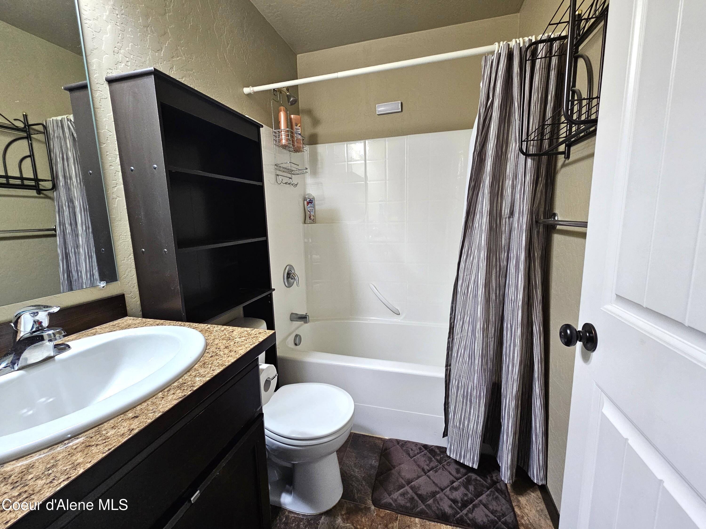 18819 North Ramsey Road Rathdrum, ID 83858 - Photo 18 of 33 Hall Bathroom