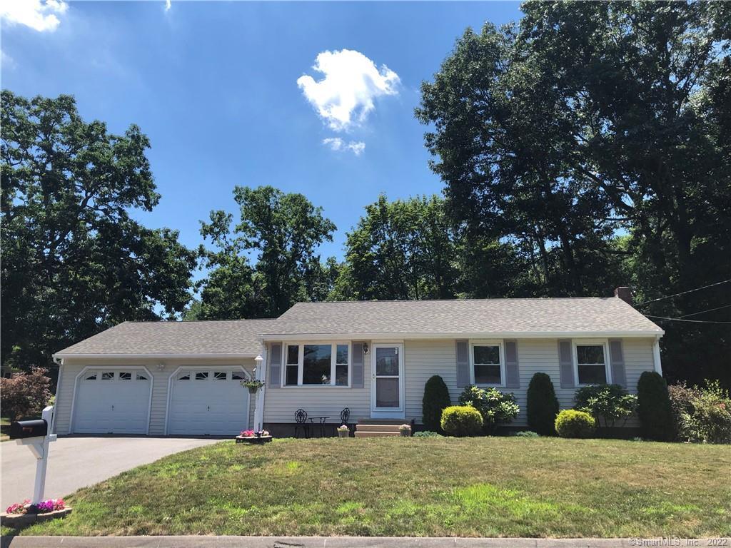 Come make this your new home & make your Summer dreams come true!