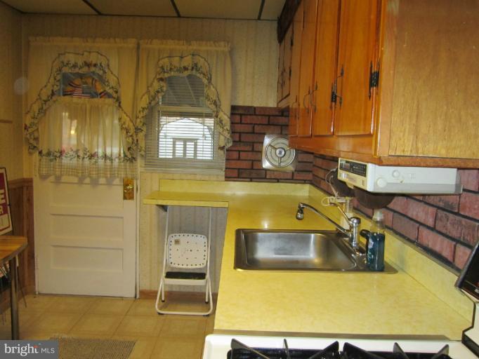 5 Haley Road Essex, MD 21221 - Photo 1 of 19 Kitchen