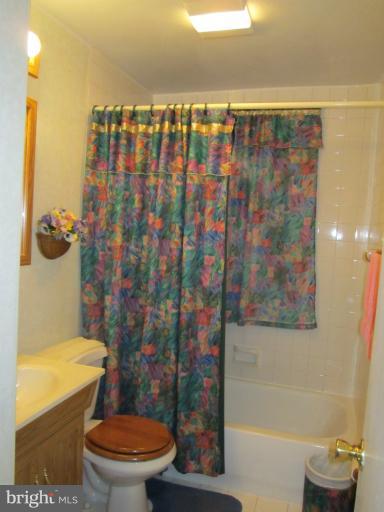 5 Haley Road Essex, MD 21221 - Photo 8 of 19 Bath