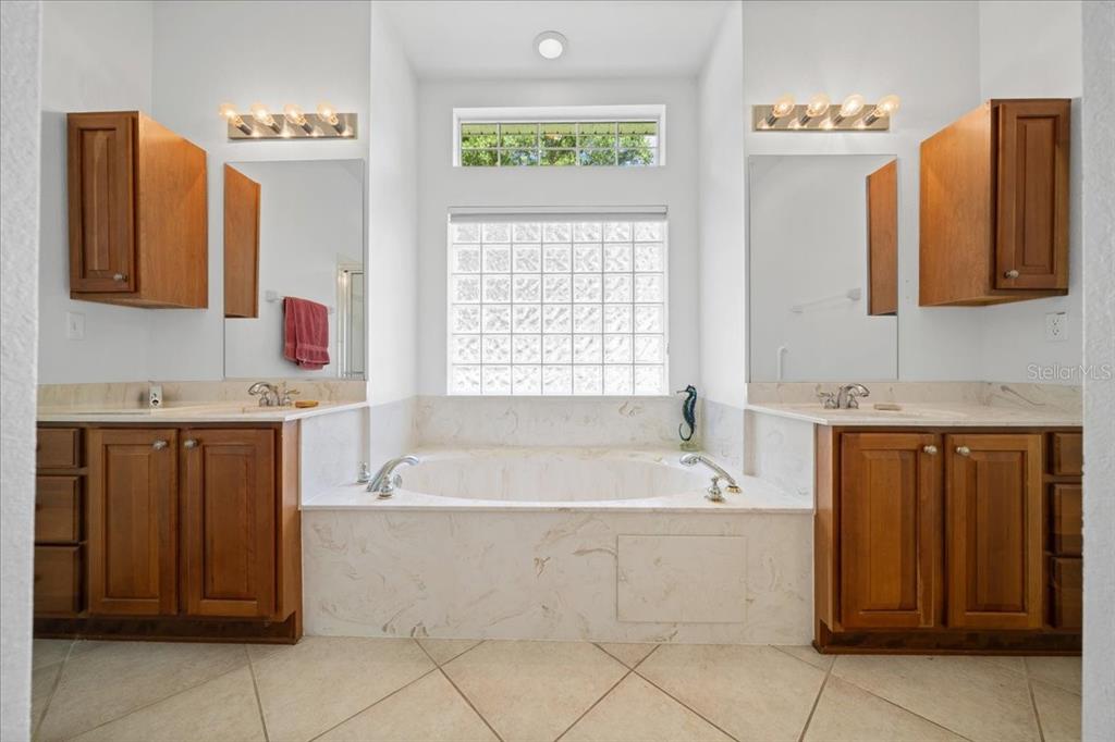 10614 Southwest 71st Terrace Road Ocala, FL 34476 - Photo 21 of 21 a bathroom with a tub sink and mirror