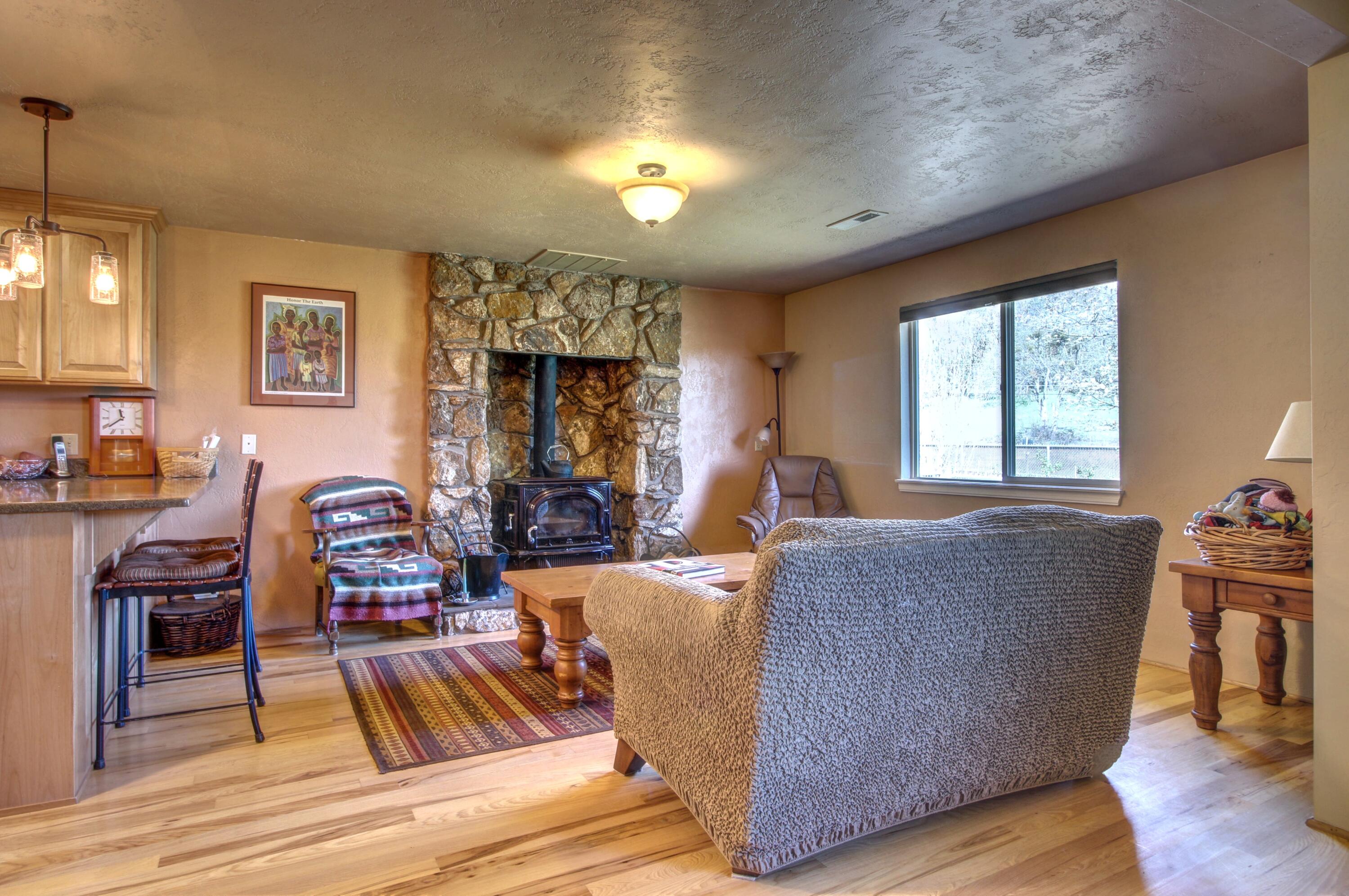 3055 Burrell Road Medford, OR 97501 - Photo 11 of 45 02 Livingroom a