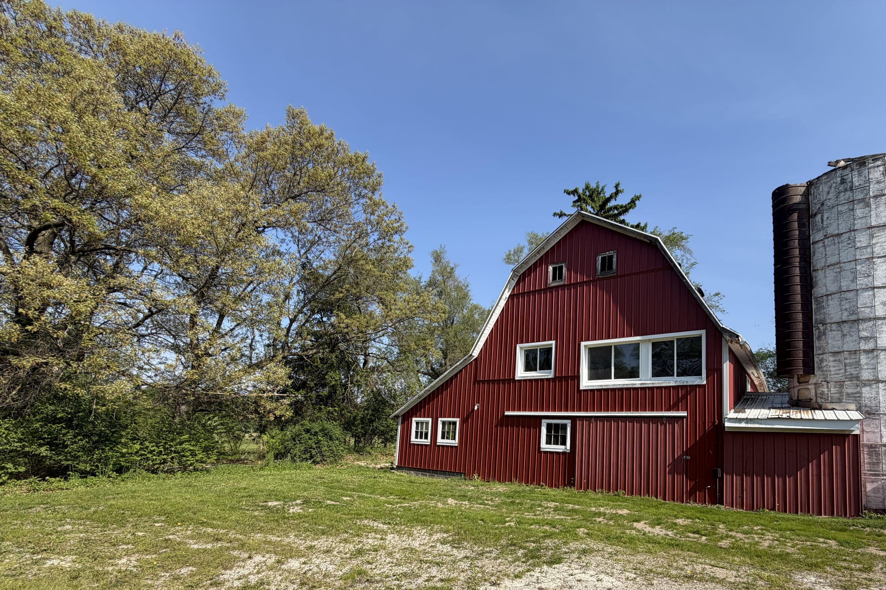 7130 Platt Road Saline, MI 48176 - Photo 45 of 79 Classic red barn