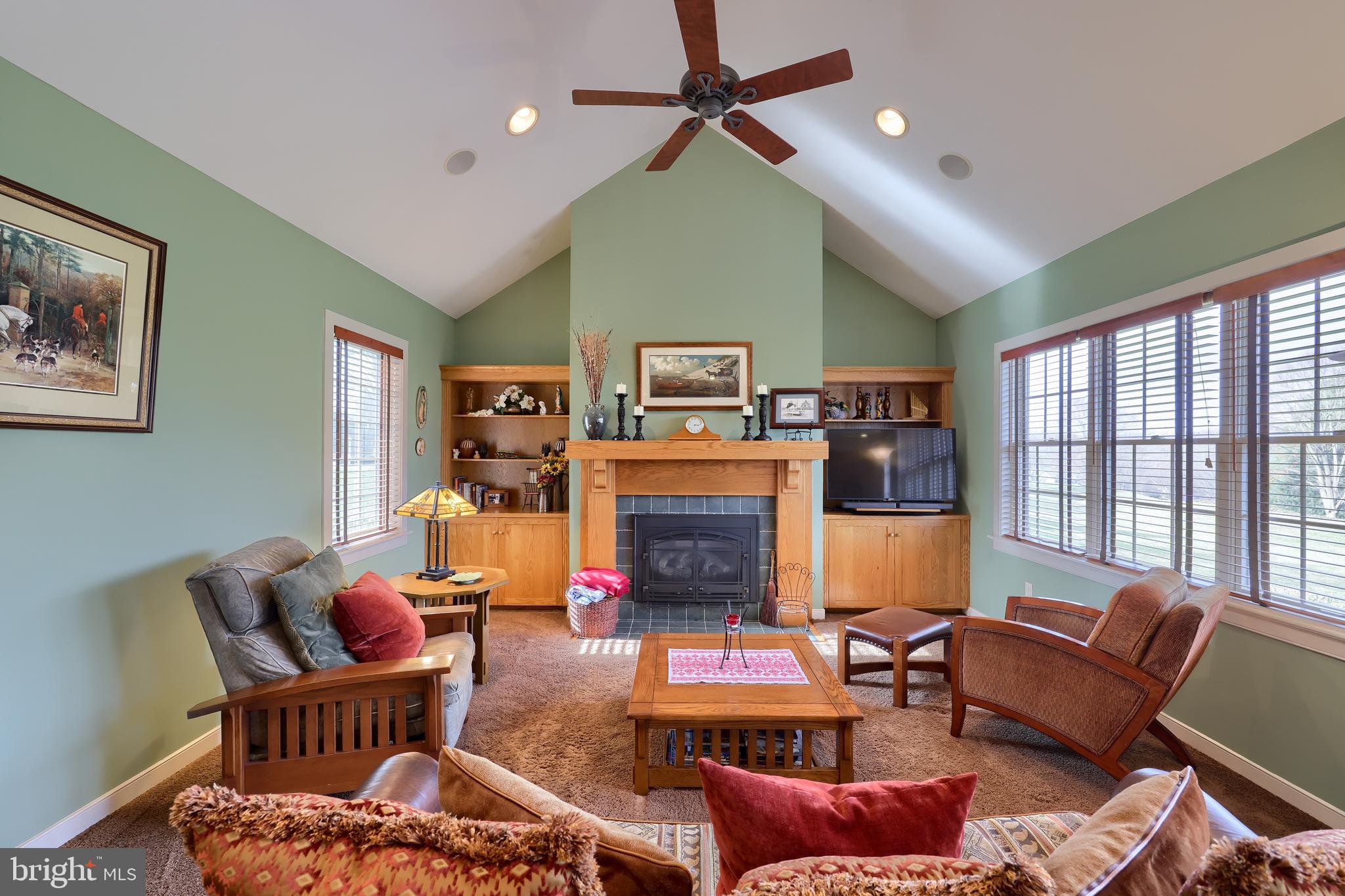 19 Deerfield Road Lancaster, PA 17603 - Photo 4 of 23 Living room