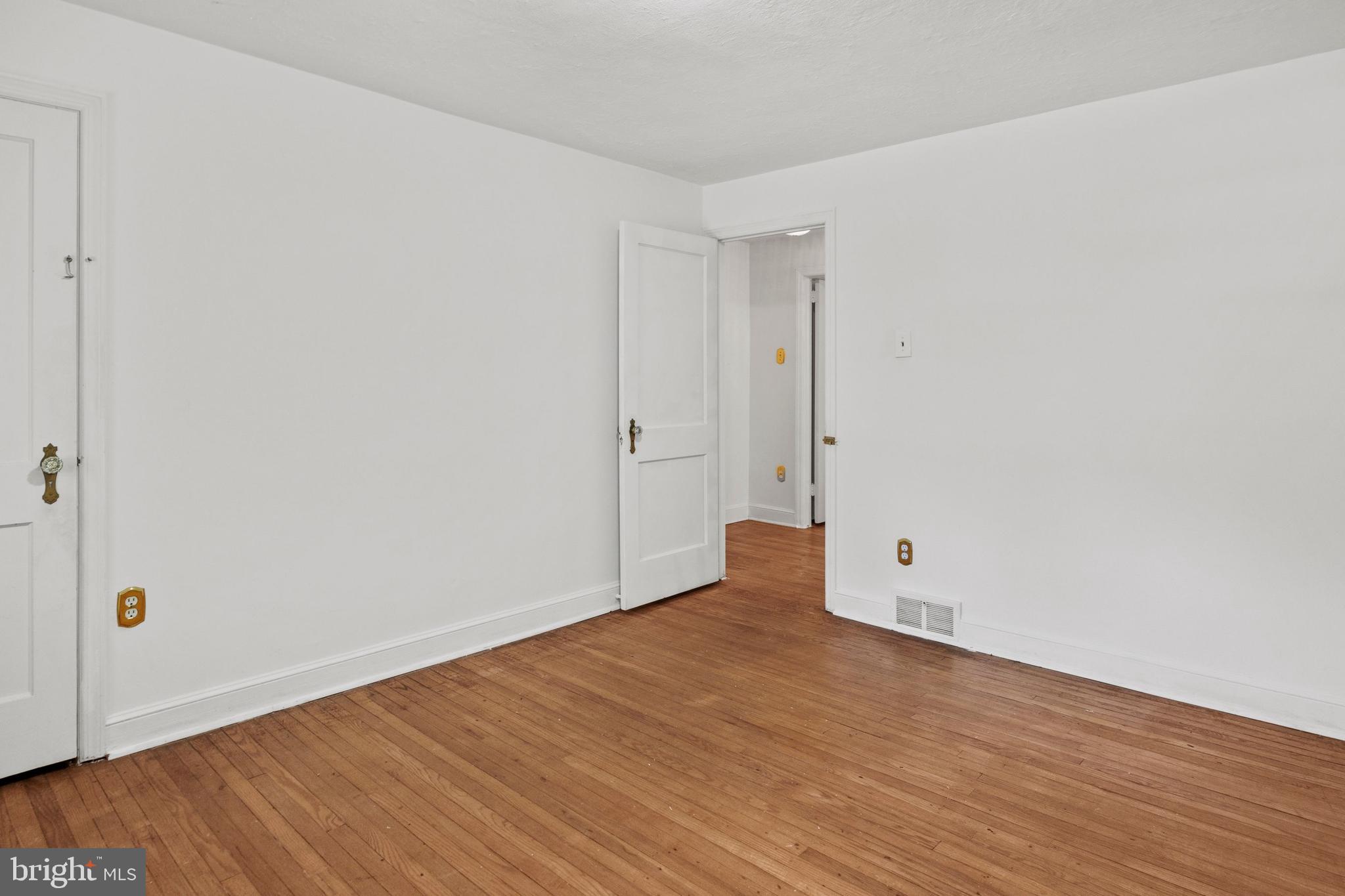 1042 Springfield Road Collingdale, PA 19023 - Photo 14 of 25