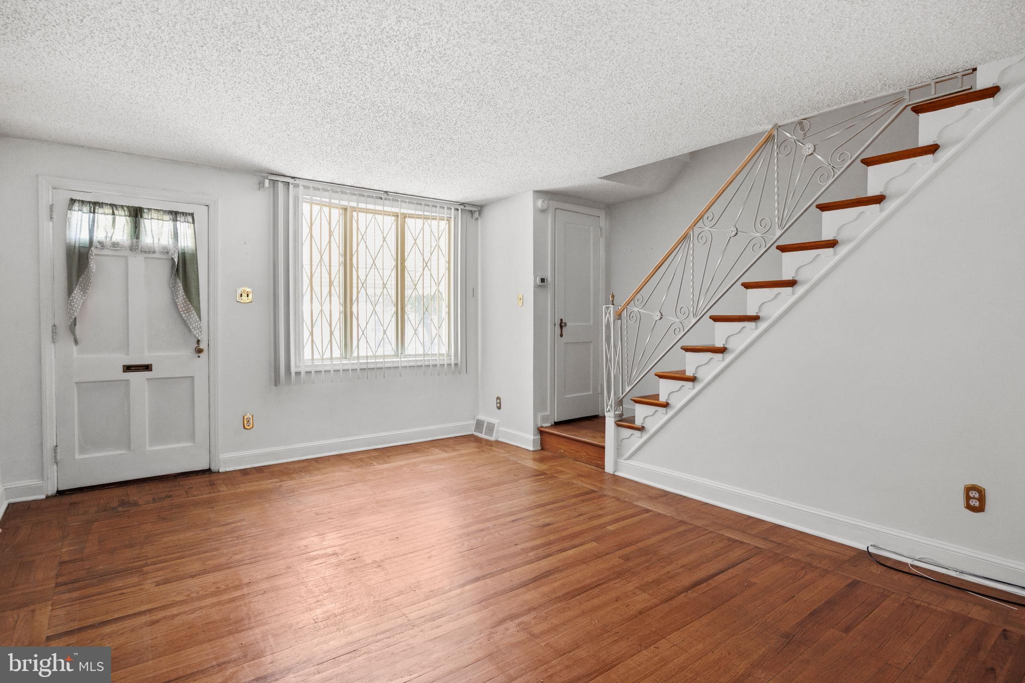 1042 Springfield Road Collingdale, PA 19023 - Photo 4 of 25