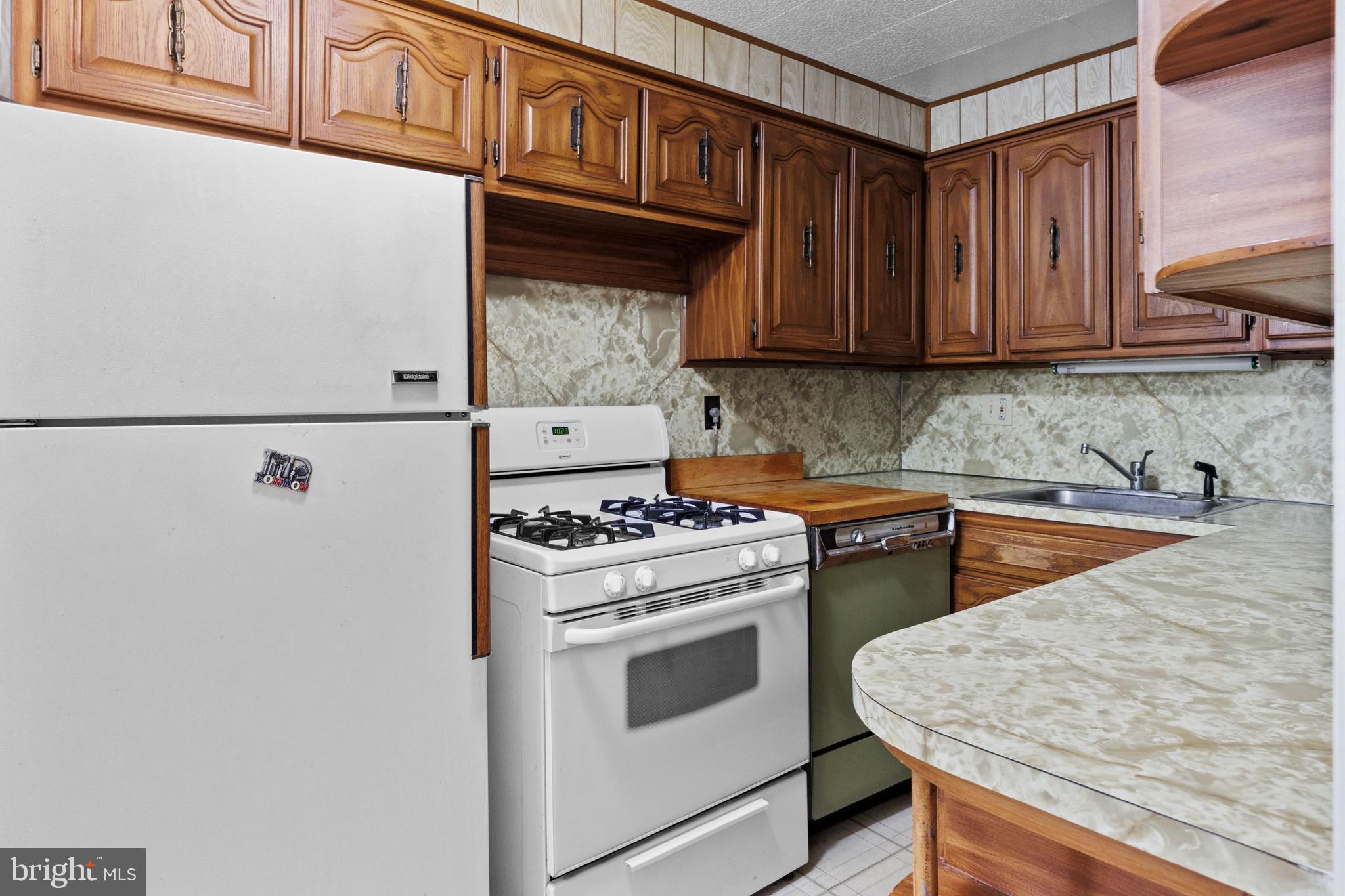 1042 Springfield Road Collingdale, PA 19023 - Photo 8 of 25