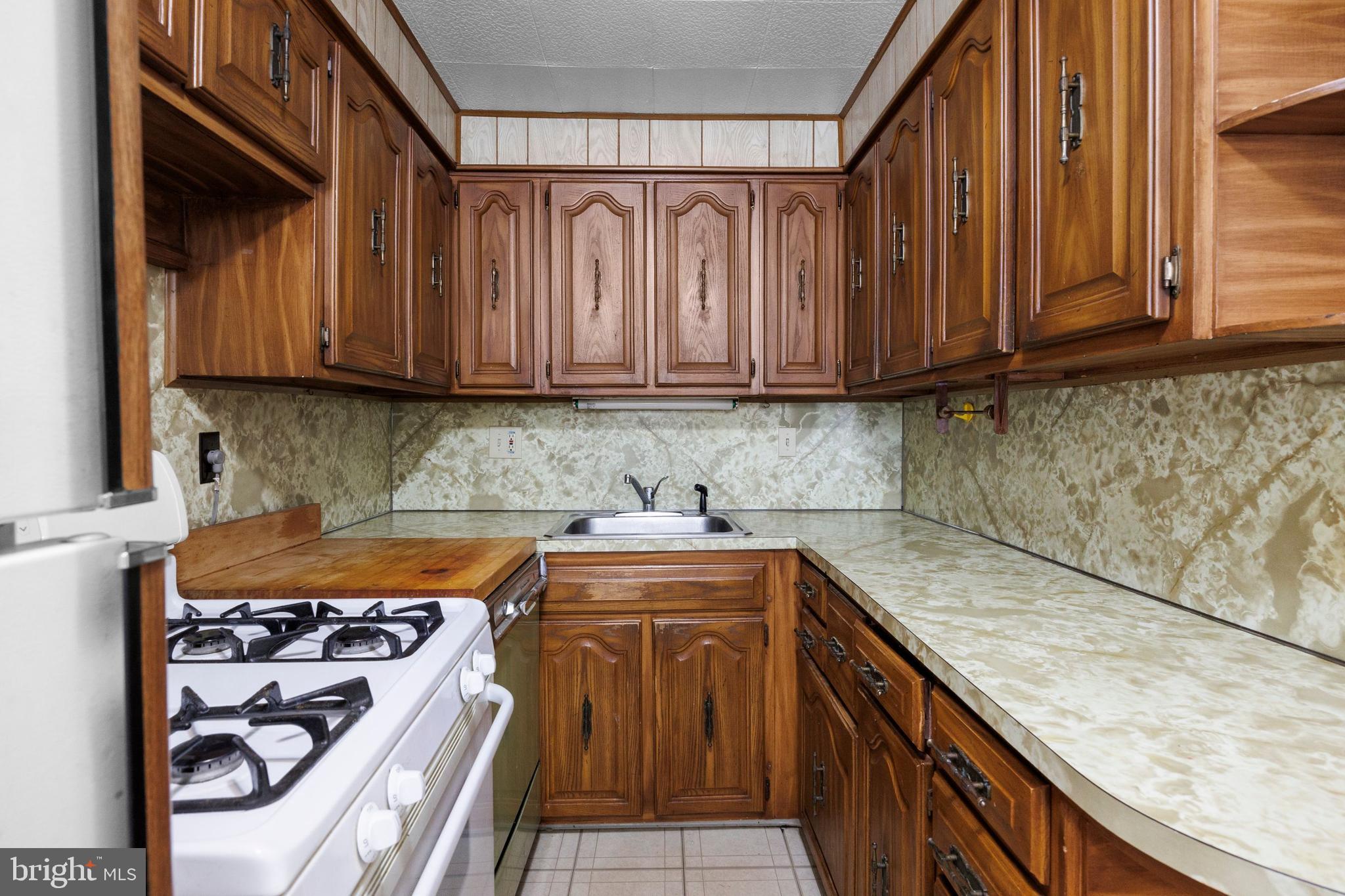 1042 Springfield Road Collingdale, PA 19023 - Photo 9 of 25