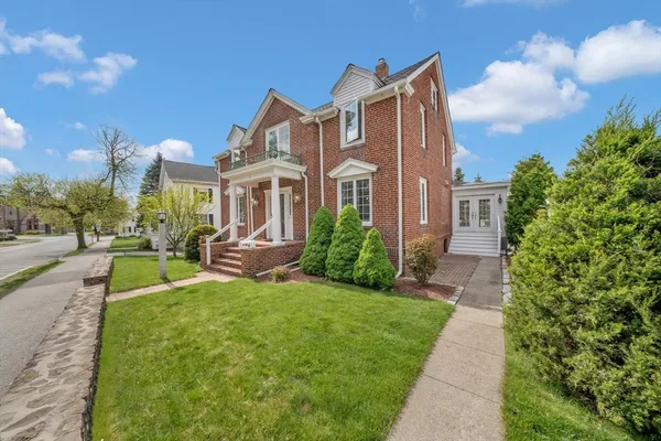$1,300,000 | 8 Chestnut Street, Andover, MA 01810