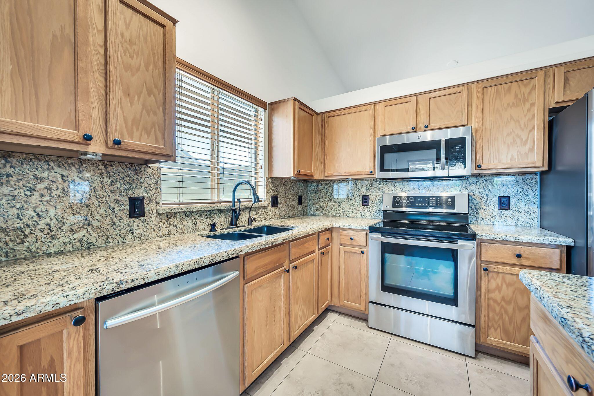 3048 East Erie Street Gilbert, AZ 85295 - Photo 16 of 47 Kitchen