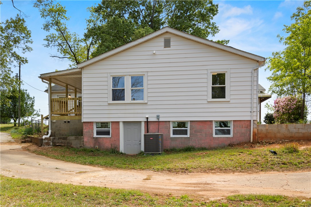 1739 Coffee Road Westminster, SC 29693 - Photo 17 of 26 Gallery Image 17