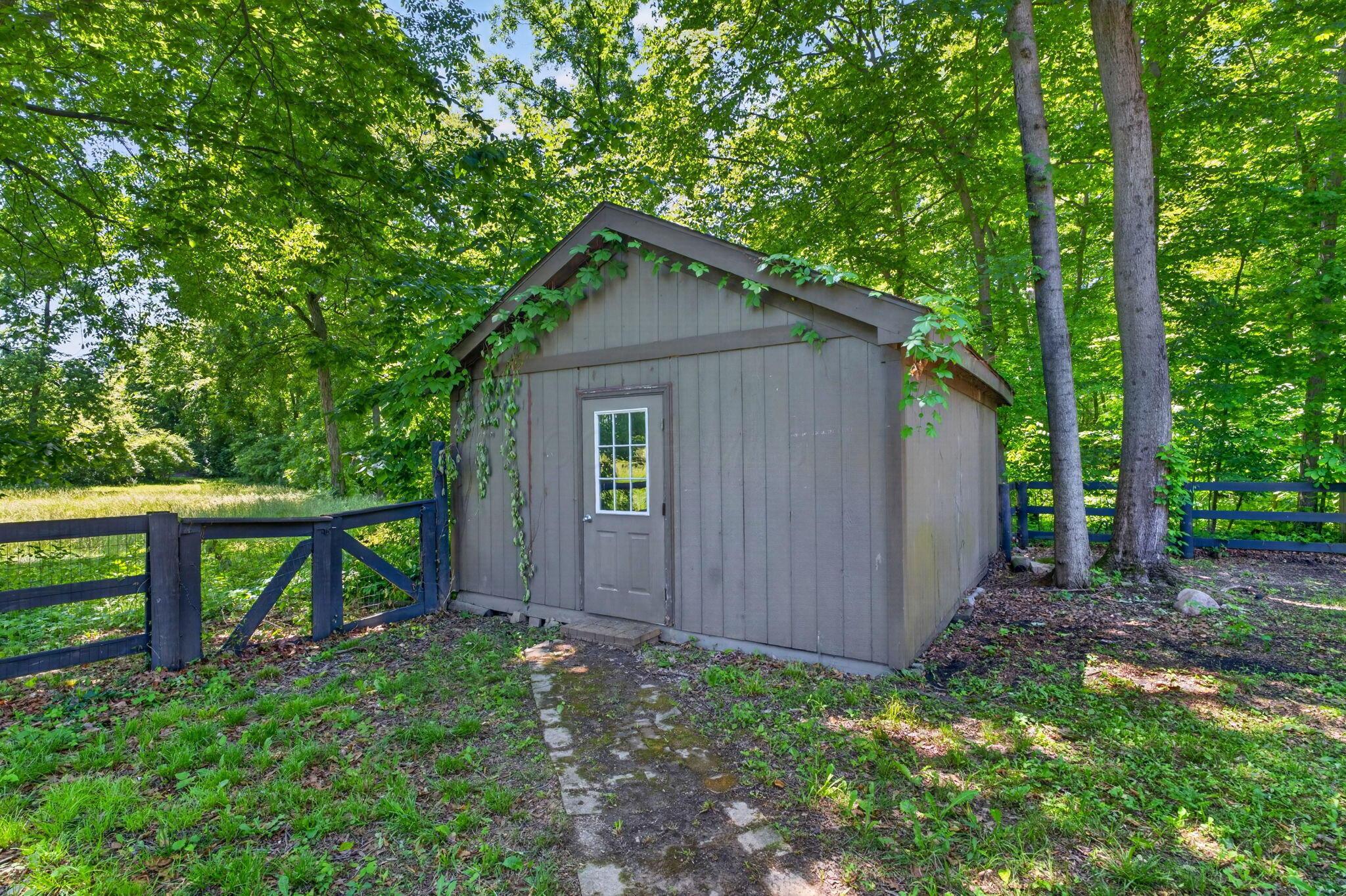 3951 Clotts Road Columbus, OH 43230 - Photo 32 of 37 32 - Shed