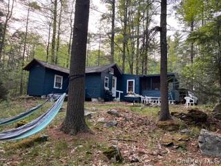 a view of a house with backyard